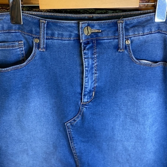 Jones New York Madison Pencil Medium Wash Stretch Jean Skirt Size 10 - Picture 4 of 12